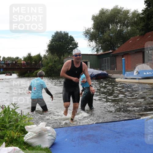 31.08.2025 - Elbe Triathlon Hamburg Luisa Fischer http://msf.ph/oto/8679572 31.08.2025 14:02:51 Schwimmen 137, 160 meine-sportfotos.de
