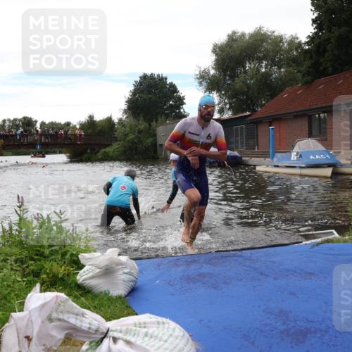 31.08.2025 - Elbe Triathlon Hamburg Luisa Fischer http://msf.ph/oto/8679584 31.08.2025 14:02:58 Schwimmen 122, 148, 160 meine-sportfotos.de