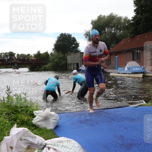 31.08.2025 - Elbe Triathlon Hamburg Luisa Fischer http://msf.ph/oto/8679586 31.08.2025 14:02:59 Schwimmen 122, 148, 160 meine-sportfotos.de