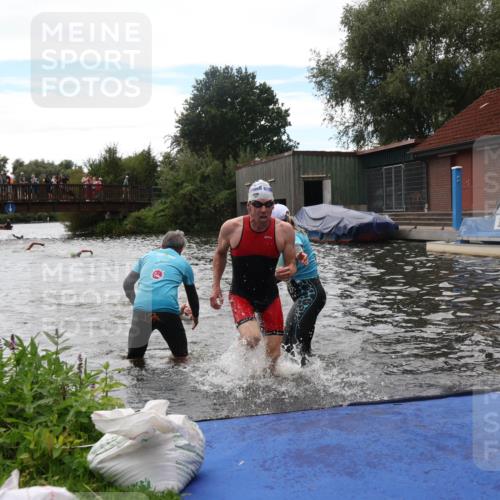 31.08.2025 - Elbe Triathlon Hamburg Luisa Fischer http://msf.ph/oto/8679595 31.08.2025 14:03:02 Schwimmen 122, 148, 160 meine-sportfotos.de