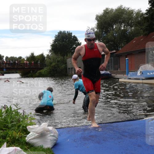 31.08.2025 - Elbe Triathlon Hamburg Luisa Fischer http://msf.ph/oto/8679601 31.08.2025 14:03:03 Schwimmen 122, 148 meine-sportfotos.de