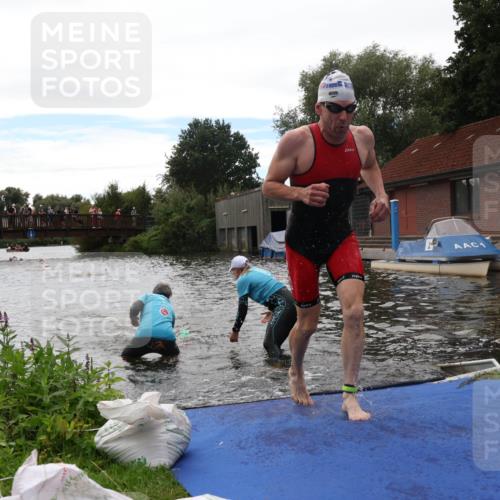 31.08.2025 - Elbe Triathlon Hamburg Luisa Fischer http://msf.ph/oto/8679602 31.08.2025 14:03:03 Schwimmen 122, 148 meine-sportfotos.de