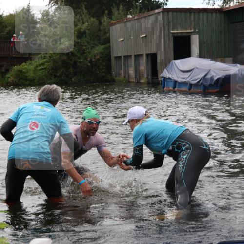 31.08.2025 - Elbe Triathlon Hamburg Luisa Fischer http://msf.ph/oto/8679604 31.08.2025 14:03:05 Schwimmen 122, 148 meine-sportfotos.de