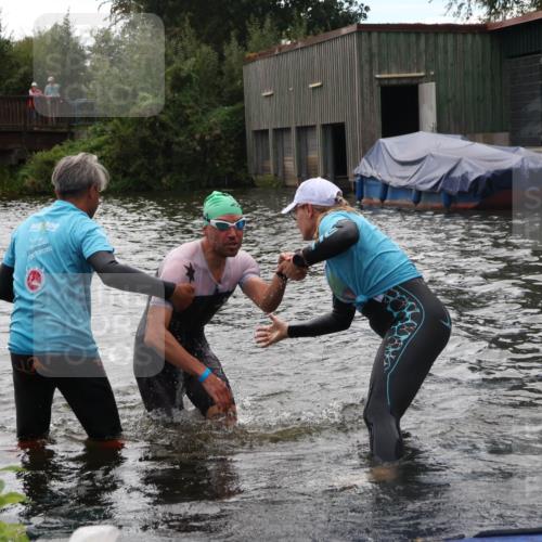31.08.2025 - Elbe Triathlon Hamburg Luisa Fischer http://msf.ph/oto/8679605 31.08.2025 14:03:05 Schwimmen 122, 148 meine-sportfotos.de