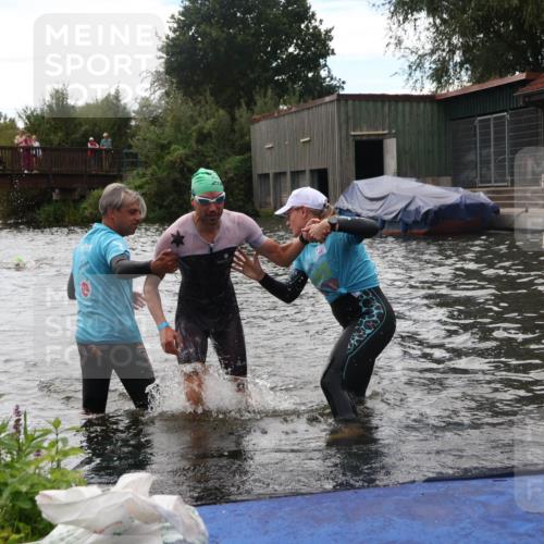31.08.2025 - Elbe Triathlon Hamburg Luisa Fischer http://msf.ph/oto/8679607 31.08.2025 14:03:05 Schwimmen 122, 148 meine-sportfotos.de