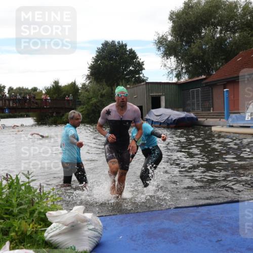 31.08.2025 - Elbe Triathlon Hamburg Luisa Fischer http://msf.ph/oto/8679611 31.08.2025 14:03:06 Schwimmen 122, 148 meine-sportfotos.de
