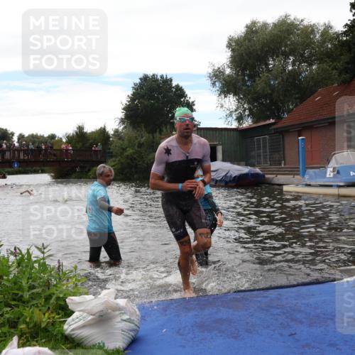 31.08.2025 - Elbe Triathlon Hamburg Luisa Fischer http://msf.ph/oto/8679612 31.08.2025 14:03:06 Schwimmen 122, 148 meine-sportfotos.de