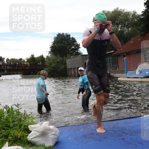 31.08.2025 - Elbe Triathlon Hamburg Luisa Fischer http://msf.ph/oto/8679615 31.08.2025 14:03:07 Schwimmen 122, 148 meine-sportfotos.de