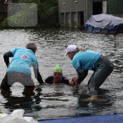 31.08.2025 - Elbe Triathlon Hamburg Luisa Fischer http://msf.ph/oto/8679620 31.08.2025 14:03:23 Schwimmen 134 meine-sportfotos.de