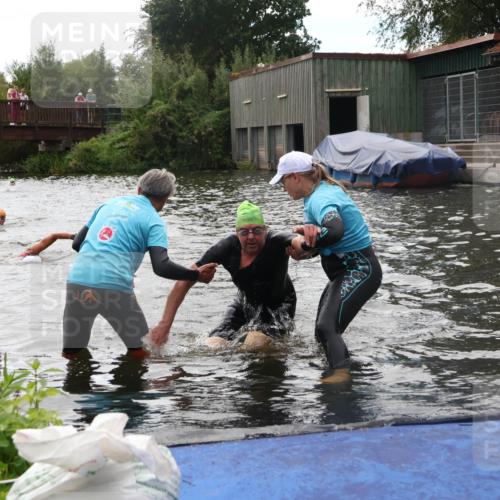 31.08.2025 - Elbe Triathlon Hamburg Luisa Fischer http://msf.ph/oto/8679625 31.08.2025 14:03:24 Schwimmen 127, 134 meine-sportfotos.de