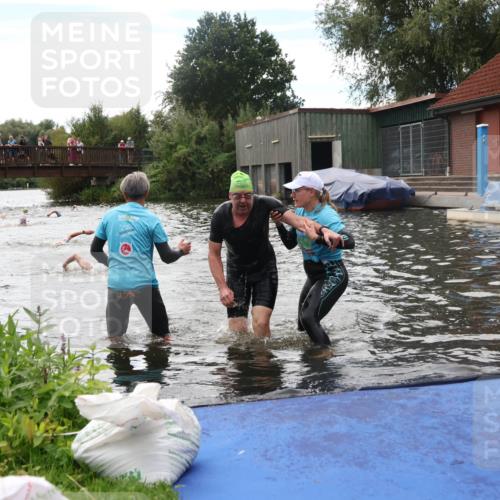 31.08.2025 - Elbe Triathlon Hamburg Luisa Fischer http://msf.ph/oto/8679627 31.08.2025 14:03:24 Schwimmen 127, 134 meine-sportfotos.de