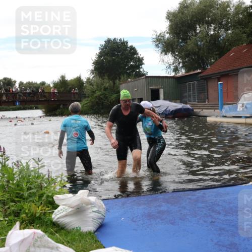 31.08.2025 - Elbe Triathlon Hamburg Luisa Fischer http://msf.ph/oto/8679631 31.08.2025 14:03:25 Schwimmen 127, 134 meine-sportfotos.de