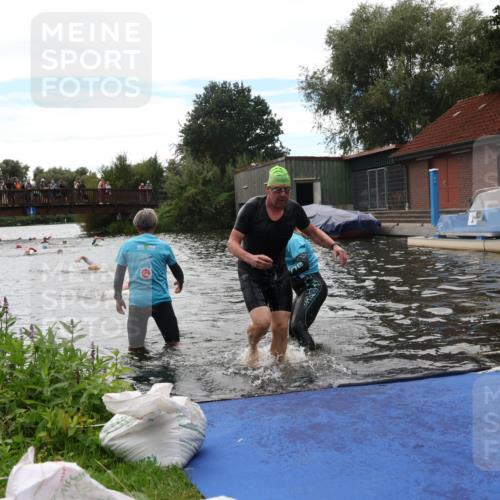 31.08.2025 - Elbe Triathlon Hamburg Luisa Fischer http://msf.ph/oto/8679632 31.08.2025 14:03:25 Schwimmen 127, 134 meine-sportfotos.de