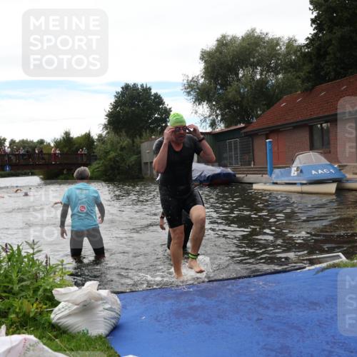 31.08.2025 - Elbe Triathlon Hamburg Luisa Fischer http://msf.ph/oto/8679635 31.08.2025 14:03:26 Schwimmen 127, 134 meine-sportfotos.de