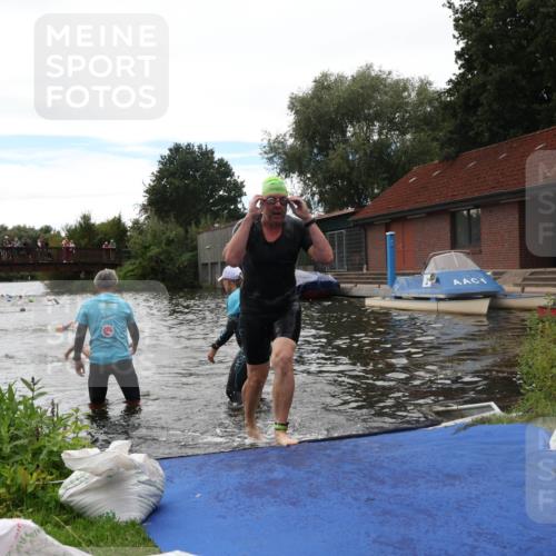 31.08.2025 - Elbe Triathlon Hamburg Luisa Fischer http://msf.ph/oto/8679638 31.08.2025 14:03:26 Schwimmen 127, 134 meine-sportfotos.de