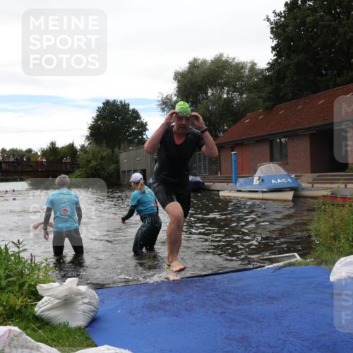 31.08.2025 - Elbe Triathlon Hamburg Luisa Fischer http://msf.ph/oto/8679639 31.08.2025 14:03:27 Schwimmen 127, 134 meine-sportfotos.de