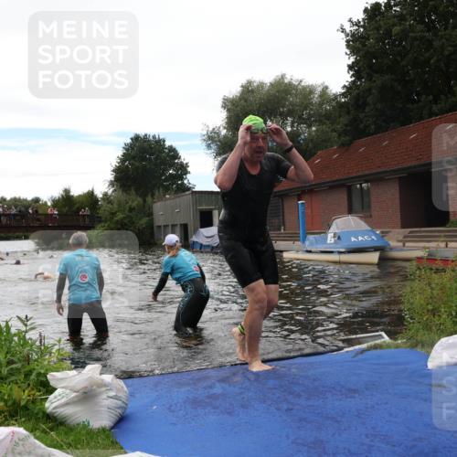 31.08.2025 - Elbe Triathlon Hamburg Luisa Fischer http://msf.ph/oto/8679641 31.08.2025 14:03:27 Schwimmen 127, 134 meine-sportfotos.de