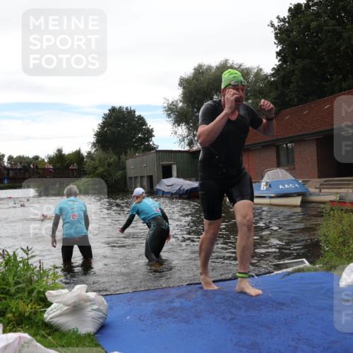 31.08.2025 - Elbe Triathlon Hamburg Luisa Fischer http://msf.ph/oto/8679644 31.08.2025 14:03:27 Schwimmen 127, 134 meine-sportfotos.de
