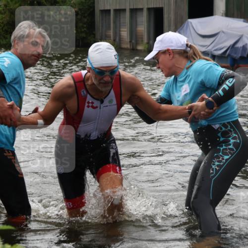 31.08.2025 - Elbe Triathlon Hamburg Luisa Fischer http://msf.ph/oto/8679645 31.08.2025 14:03:31 Schwimmen 127, 134 meine-sportfotos.de