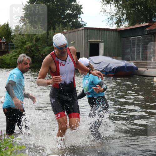 31.08.2025 - Elbe Triathlon Hamburg Luisa Fischer http://msf.ph/oto/8679649 31.08.2025 14:03:32 Schwimmen 127, 134, 136 meine-sportfotos.de