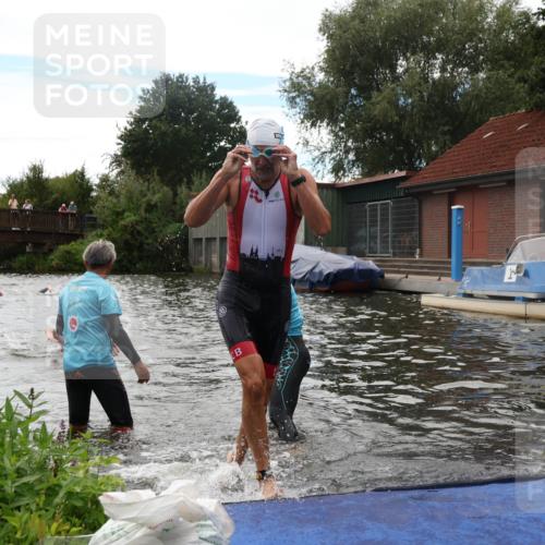 31.08.2025 - Elbe Triathlon Hamburg Luisa Fischer http://msf.ph/oto/8679653 31.08.2025 14:03:33 Schwimmen 127, 136 meine-sportfotos.de