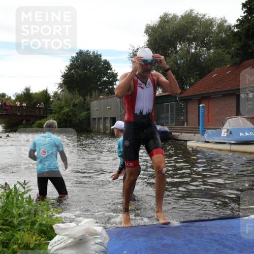 31.08.2025 - Elbe Triathlon Hamburg Luisa Fischer http://msf.ph/oto/8679654 31.08.2025 14:03:33 Schwimmen 127, 136 meine-sportfotos.de