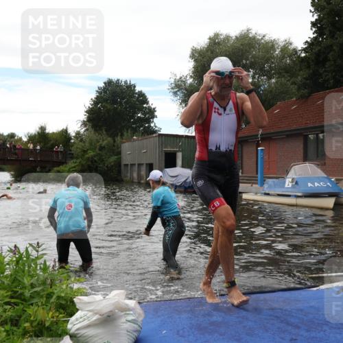 31.08.2025 - Elbe Triathlon Hamburg Luisa Fischer http://msf.ph/oto/8679656 31.08.2025 14:03:33 Schwimmen 127, 136 meine-sportfotos.de