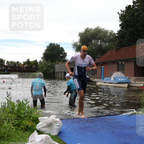 31.08.2025 - Elbe Triathlon Hamburg Luisa Fischer http://msf.ph/oto/8679669 31.08.2025 14:03:42 Schwimmen 136 meine-sportfotos.de