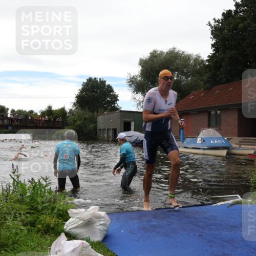 31.08.2025 - Elbe Triathlon Hamburg Luisa Fischer http://msf.ph/oto/8679670 31.08.2025 14:03:42 Schwimmen 136 meine-sportfotos.de