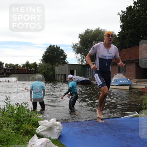 31.08.2025 - Elbe Triathlon Hamburg Luisa Fischer http://msf.ph/oto/8679672 31.08.2025 14:03:42 Schwimmen 136 meine-sportfotos.de