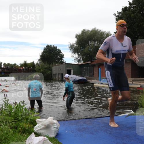 31.08.2025 - Elbe Triathlon Hamburg Luisa Fischer http://msf.ph/oto/8679675 31.08.2025 14:03:43 Schwimmen 136 meine-sportfotos.de
