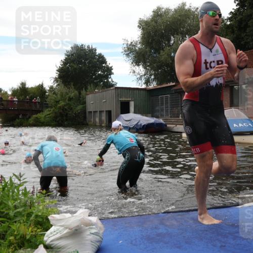 31.08.2025 - Elbe Triathlon Hamburg Luisa Fischer http://msf.ph/oto/8679695 31.08.2025 14:03:55 Schwimmen 131, 139, 147, 157, 163 meine-sportfotos.de
