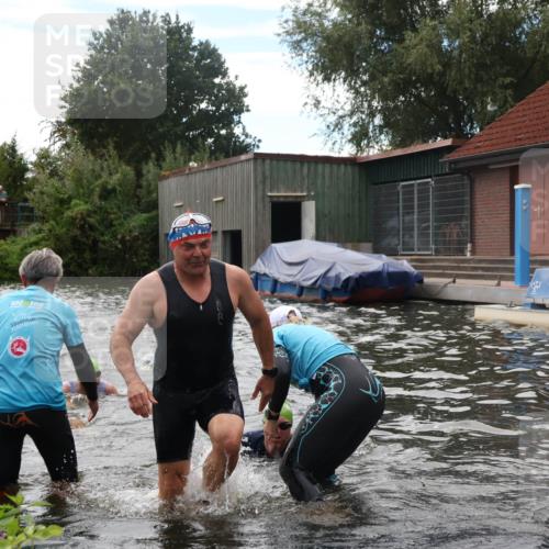 31.08.2025 - Elbe Triathlon Hamburg Luisa Fischer http://msf.ph/oto/8679703 31.08.2025 14:03:58 Schwimmen 131, 139, 145, 147, 157, 163 meine-sportfotos.de