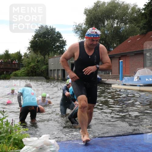 31.08.2025 - Elbe Triathlon Hamburg Luisa Fischer http://msf.ph/oto/8679712 31.08.2025 14:04:00 Schwimmen 131, 144, 145, 147, 157, 163 meine-sportfotos.de