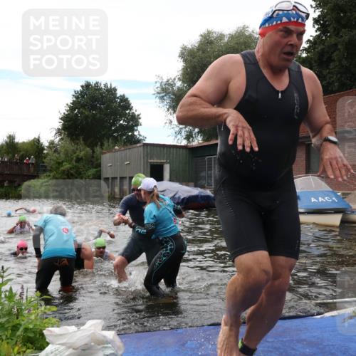 31.08.2025 - Elbe Triathlon Hamburg Luisa Fischer http://msf.ph/oto/8679715 31.08.2025 14:04:01 Schwimmen 131, 144, 145, 147, 157, 162, 163 meine-sportfotos.de