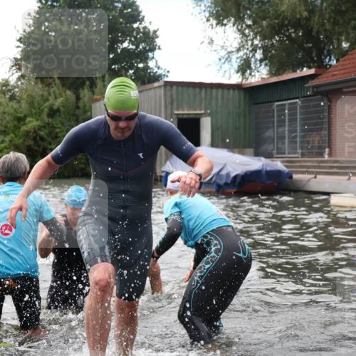 31.08.2025 - Elbe Triathlon Hamburg Luisa Fischer http://msf.ph/oto/8679720 31.08.2025 14:04:02 Schwimmen 131, 144, 145, 147, 157, 162, 163 meine-sportfotos.de