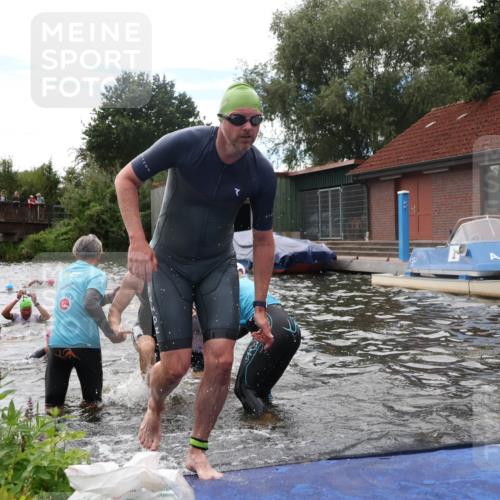 31.08.2025 - Elbe Triathlon Hamburg Luisa Fischer http://msf.ph/oto/8679724 31.08.2025 14:04:02 Schwimmen 131, 144, 145, 147, 157, 162, 163 meine-sportfotos.de