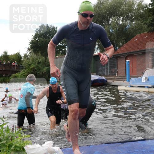 31.08.2025 - Elbe Triathlon Hamburg Luisa Fischer http://msf.ph/oto/8679725 31.08.2025 14:04:03 Schwimmen 131, 144, 145, 147, 157, 162, 163 meine-sportfotos.de