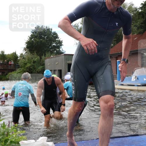 31.08.2025 - Elbe Triathlon Hamburg Luisa Fischer http://msf.ph/oto/8679727 31.08.2025 14:04:03 Schwimmen 131, 144, 145, 147, 157, 162, 163 meine-sportfotos.de