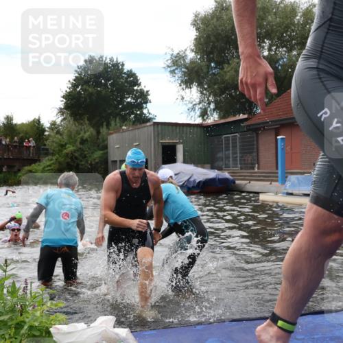 31.08.2025 - Elbe Triathlon Hamburg Luisa Fischer http://msf.ph/oto/8679729 31.08.2025 14:04:03 Schwimmen 131, 144, 145, 147, 157, 162, 163 meine-sportfotos.de