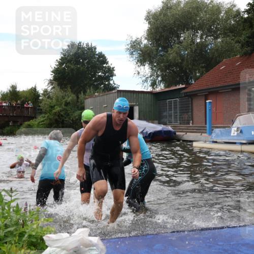 31.08.2025 - Elbe Triathlon Hamburg Luisa Fischer http://msf.ph/oto/8679731 31.08.2025 14:04:04 Schwimmen 131, 144, 145, 147, 157, 162, 163 meine-sportfotos.de