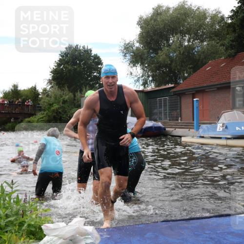 31.08.2025 - Elbe Triathlon Hamburg Luisa Fischer http://msf.ph/oto/8679734 31.08.2025 14:04:04 Schwimmen 131, 144, 145, 147, 157, 162, 163 meine-sportfotos.de