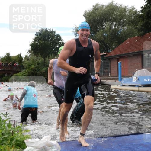 31.08.2025 - Elbe Triathlon Hamburg Luisa Fischer http://msf.ph/oto/8679735 31.08.2025 14:04:04 Schwimmen 131, 144, 145, 147, 157, 162, 163 meine-sportfotos.de