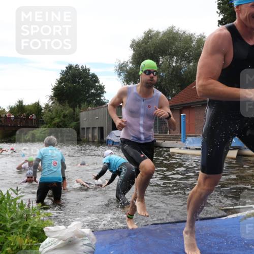 31.08.2025 - Elbe Triathlon Hamburg Luisa Fischer http://msf.ph/oto/8679739 31.08.2025 14:04:05 Schwimmen 144, 145, 147, 157, 162, 163 meine-sportfotos.de