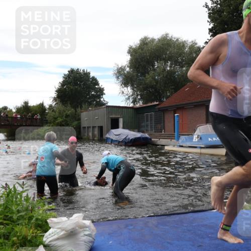 31.08.2025 - Elbe Triathlon Hamburg Luisa Fischer http://msf.ph/oto/8679745 31.08.2025 14:04:06 Schwimmen 144, 145, 147, 157, 162, 163, 164 meine-sportfotos.de