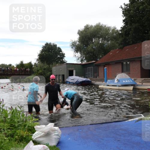 31.08.2025 - Elbe Triathlon Hamburg Luisa Fischer http://msf.ph/oto/8679748 31.08.2025 14:04:06 Schwimmen 144, 145, 147, 157, 162, 163, 164 meine-sportfotos.de