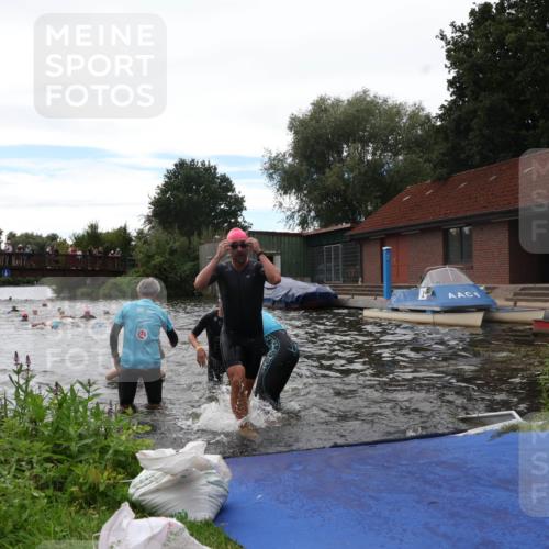 31.08.2025 - Elbe Triathlon Hamburg Luisa Fischer http://msf.ph/oto/8679752 31.08.2025 14:04:07 Schwimmen 144, 145, 147, 157, 162, 164 meine-sportfotos.de