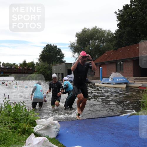 31.08.2025 - Elbe Triathlon Hamburg Luisa Fischer http://msf.ph/oto/8679754 31.08.2025 14:04:08 Schwimmen 144, 145, 147, 151, 157, 162, 164 meine-sportfotos.de