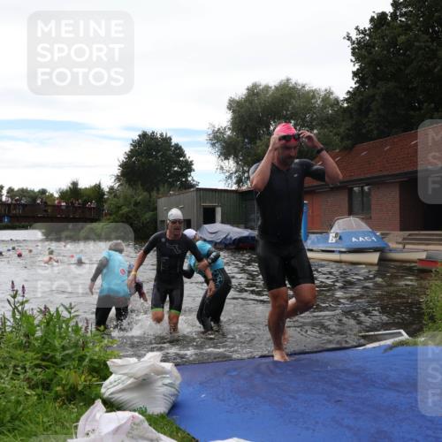 31.08.2025 - Elbe Triathlon Hamburg Luisa Fischer http://msf.ph/oto/8679756 31.08.2025 14:04:08 Schwimmen 144, 145, 147, 151, 157, 162, 164 meine-sportfotos.de