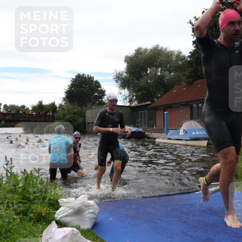 31.08.2025 - Elbe Triathlon Hamburg Luisa Fischer http://msf.ph/oto/8679761 31.08.2025 14:04:09 Schwimmen 144, 145, 147, 151, 162, 164 meine-sportfotos.de